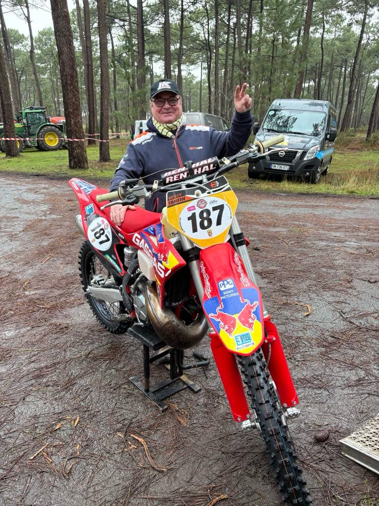 Une équipe, une passion, un objectif. 4 francois tanfin avec moto